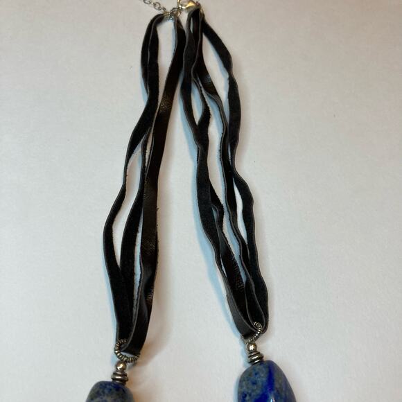 Sodalite necklace chunky crystals, leather, sterling silver clasp - Picture 7 of 10
